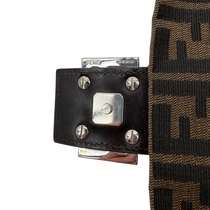 https://cdn.shopify.com/s/files/1/0564/9376/8855/files/Fendi_Schultertasche_Baguette_im_Zucca_Muster_braun_17.webp?v=1784245086