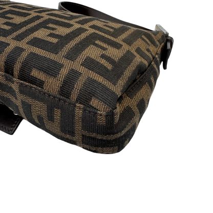 https://cdn.shopify.com/s/files/1/0564/9376/8855/files/Fendi_Schultertasche_Baguette_im_Zucca_Muster_braun_9.webp?v=1784245086