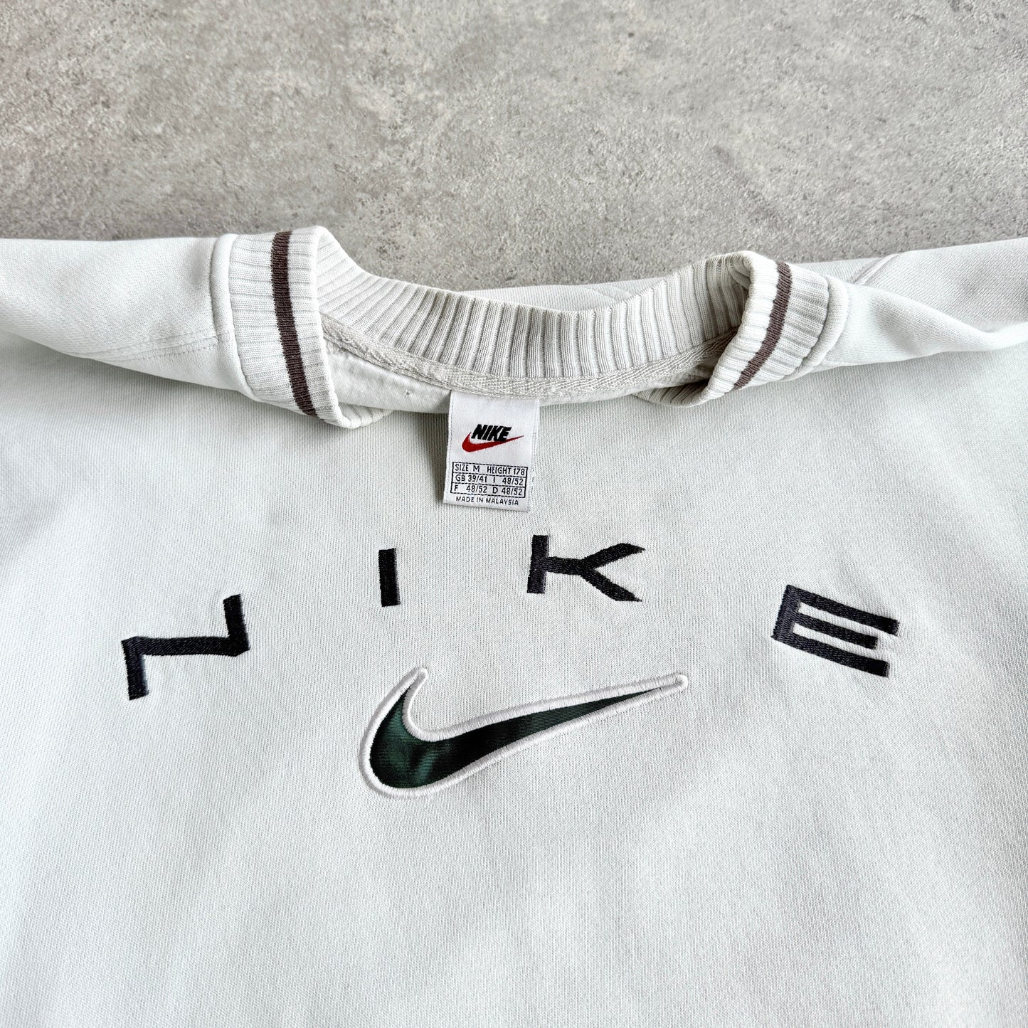 Nike RARE 1990s heavyweight embroidered sweatshirt (M)
