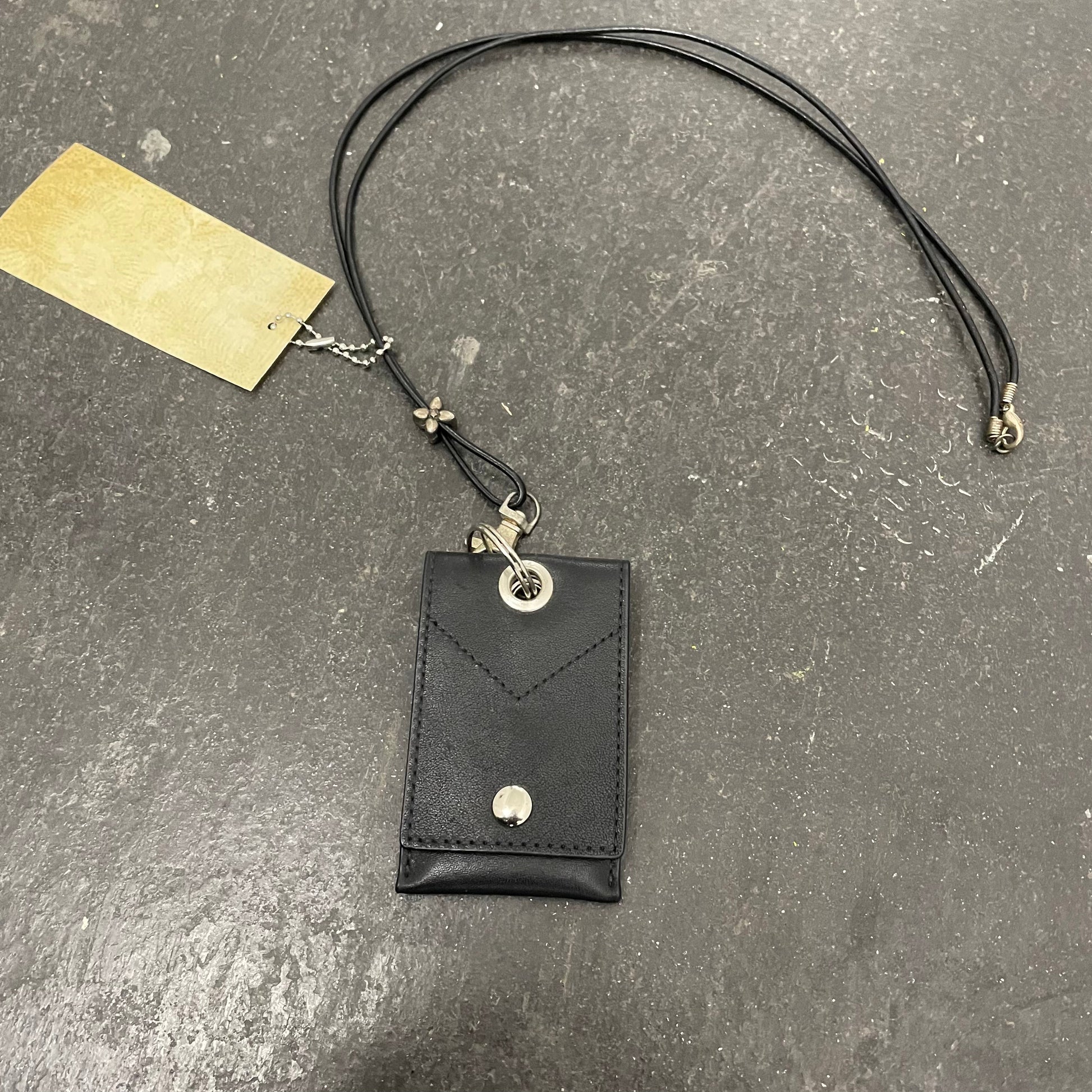 https://cdn.shopify.com/s/files/1/0909/3598/4473/files/FullSizeRender_896ec0c0-6445-460a-80a6-e137de581945.heic?v=1736176435