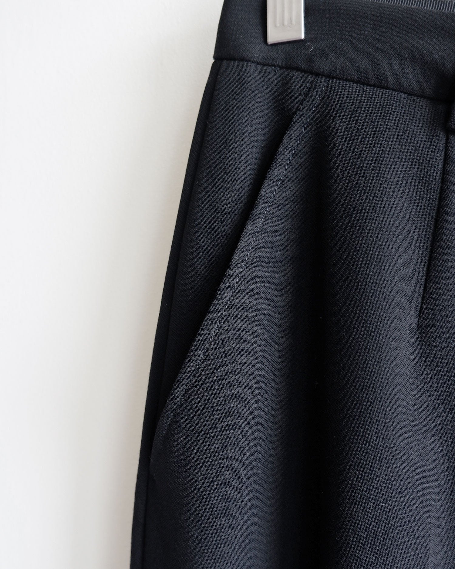 https://images.squarespace-cdn.com/content/v1/5b579b7b70e8025a5b246025/c1aaf3dd-7c97-4ca7-bbba-d6c66cc92b11/GSsuitblk7.jpg
