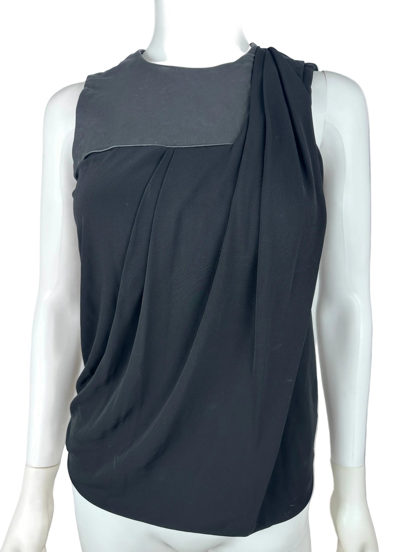 https://cdn.shopify.com/s/files/1/0900/2729/5066/files/GUCCI_MID-2000S_DRAPED_LEATHER_DETAIL_TOP.jpg?v=1779126077
