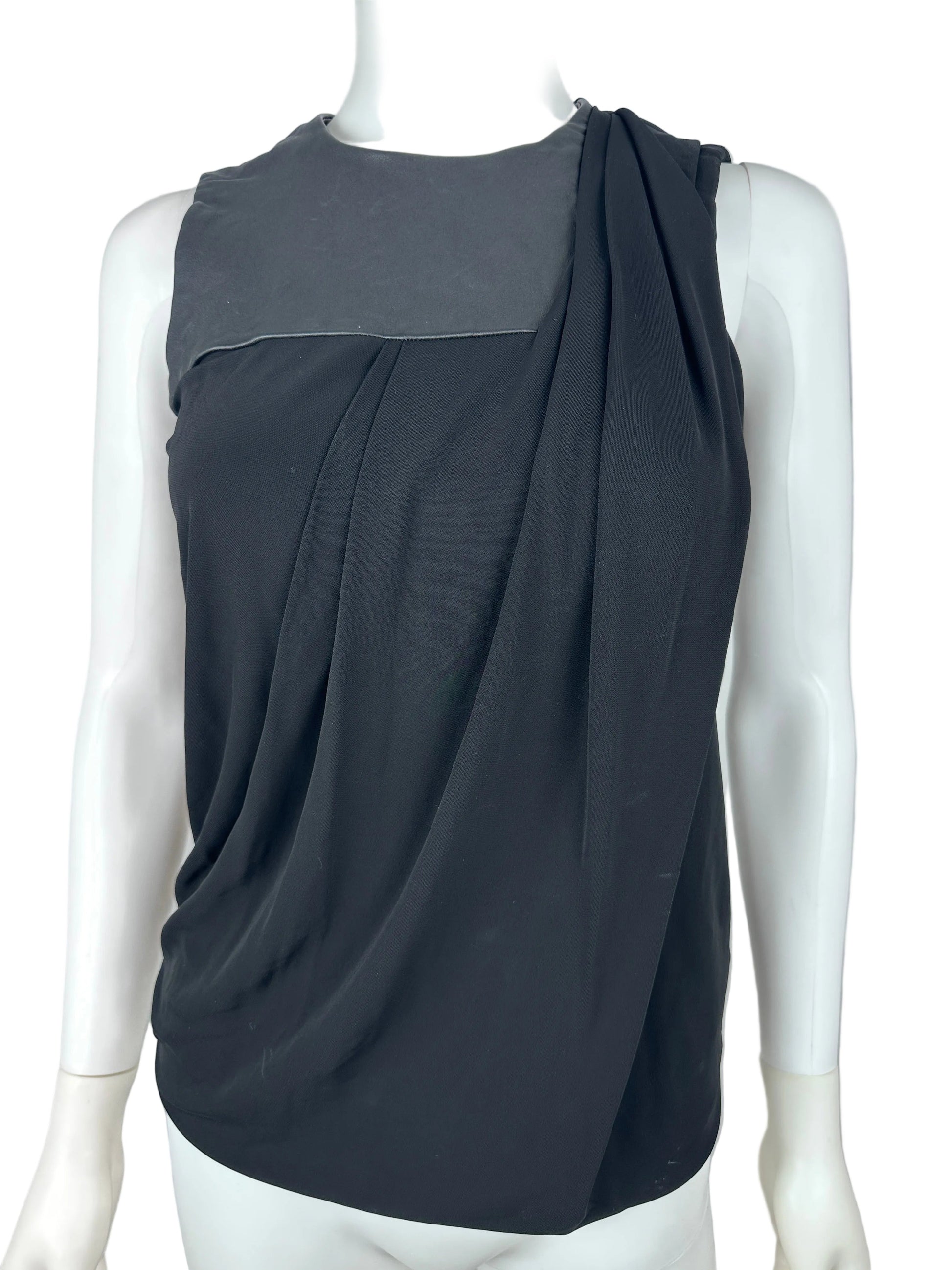 https://cdn.shopify.com/s/files/1/0900/2729/5066/files/GUCCI_MID-2000S_DRAPED_LEATHER_DETAIL_TOP.jpg?v=1779126077