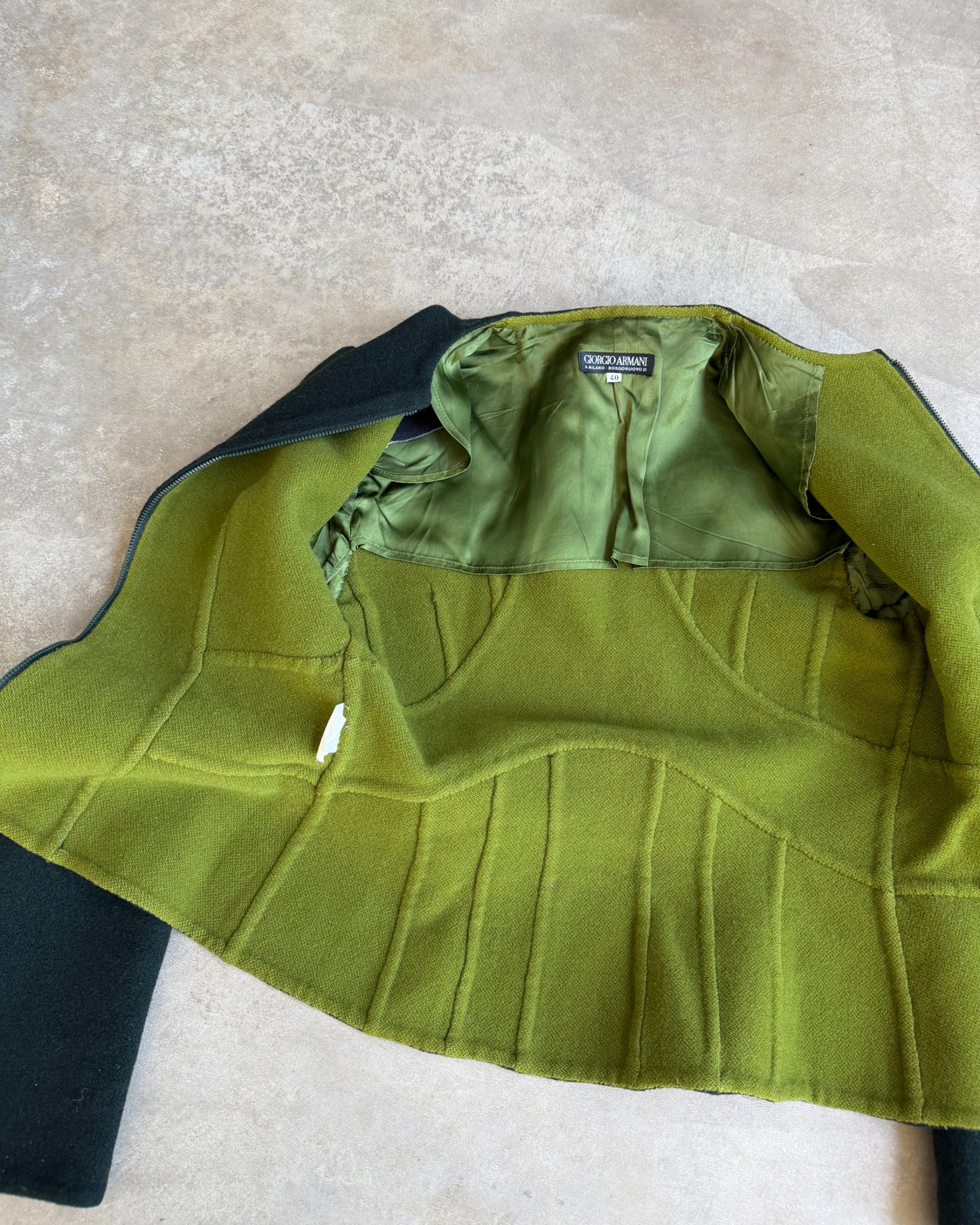 Giorgio Armani Forest Green Wool Jacket – XS/S-on a concrete background