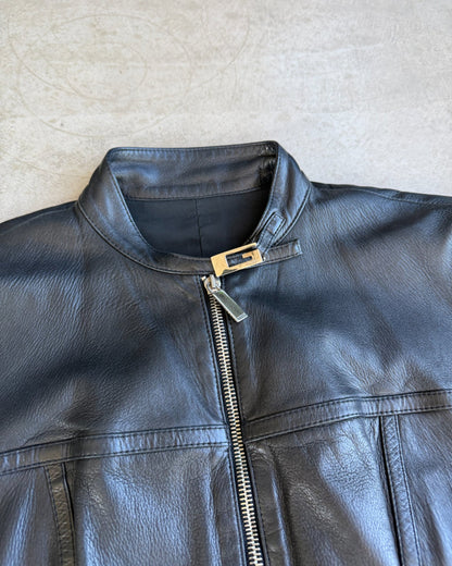 Gucci by Tom Ford FW97 Black Leather Jacket – S-on a concrete background
