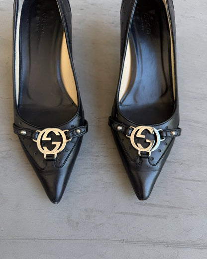 Gucci Black Leather Kitten Heel – EU 36-on a concrete background