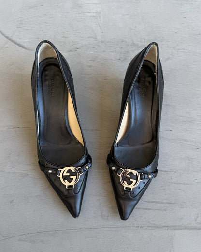 Gucci Black Leather Kitten Heel – EU 36-on a concrete background