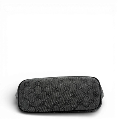 https://cdn.shopify.com/s/files/1/0564/9376/8855/files/GucciHandtascheBoatBaguettemonogramschwarz_dunkelgrau_1462.webp?v=1771503876