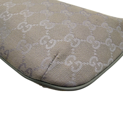 https://cdn.shopify.com/s/files/1/0564/9376/8855/files/GucciPochetteCroissantmonogramsilber7343.webp?v=1778681230