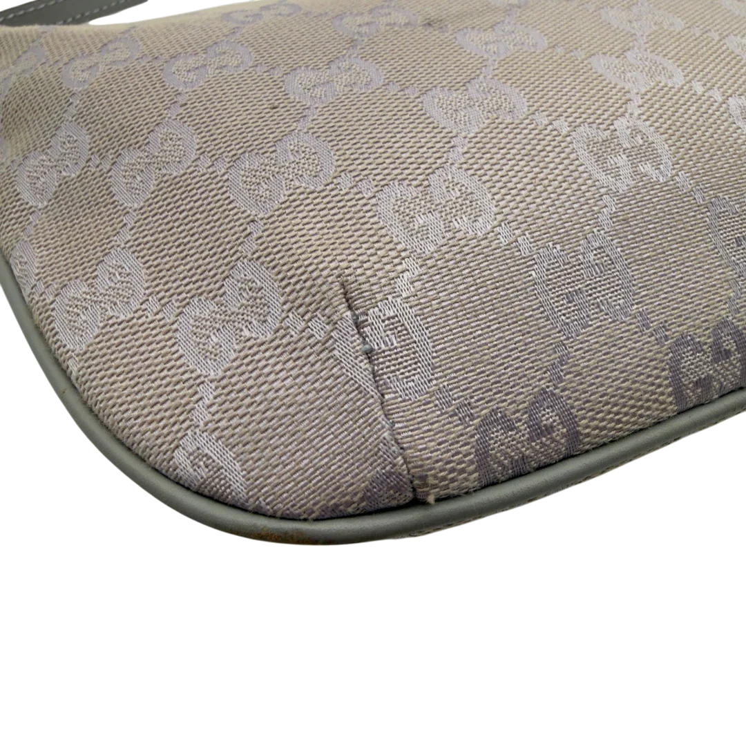https://cdn.shopify.com/s/files/1/0564/9376/8855/files/GucciPochetteCroissantmonogramsilber7344.webp?v=1778681230