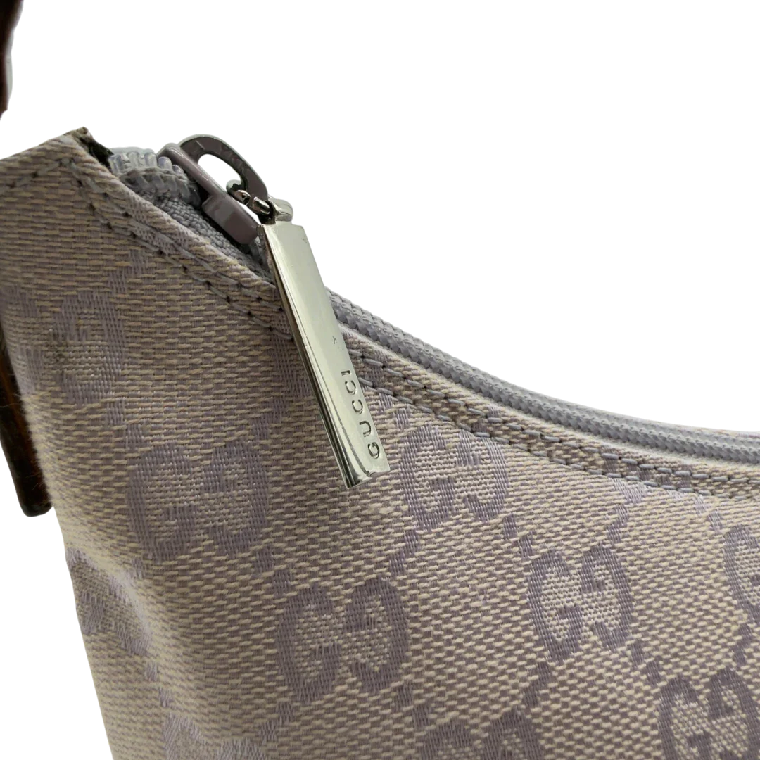 https://cdn.shopify.com/s/files/1/0564/9376/8855/files/GucciPochetteCroissantmonogramsilber7346.webp?v=1778681230