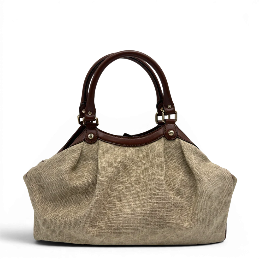 https://cdn.shopify.com/s/files/1/0564/9376/8855/files/GucciShopperSukeymonogrambeige7622.webp?v=1779408182