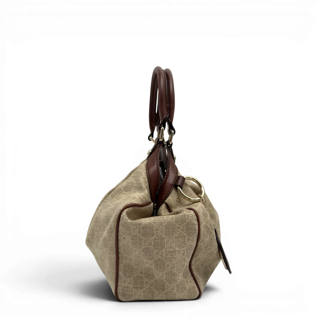 https://cdn.shopify.com/s/files/1/0564/9376/8855/files/GucciShopperSukeymonogrambeige7623.webp?v=1779408182