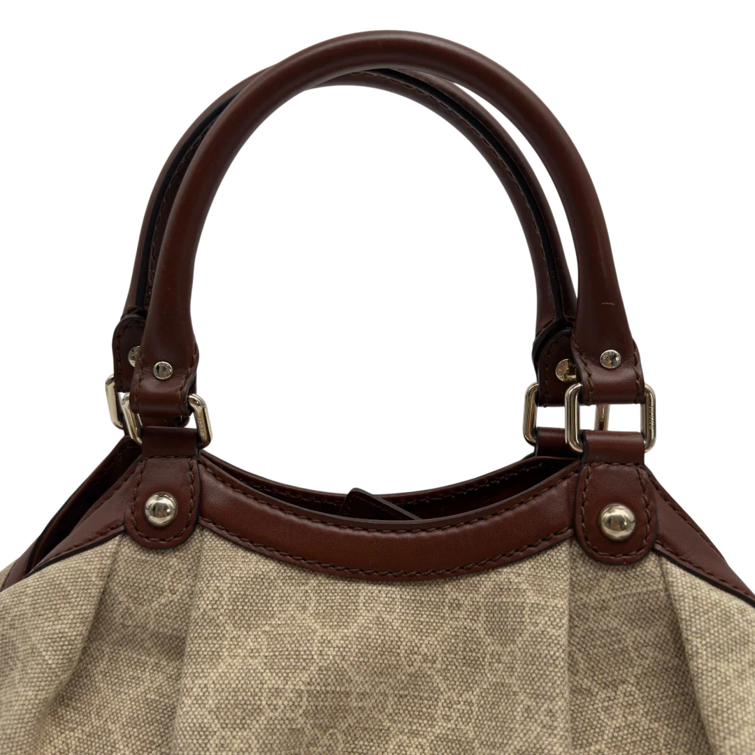https://cdn.shopify.com/s/files/1/0564/9376/8855/files/GucciShopperSukeymonogrambeige7636.webp?v=1779408182