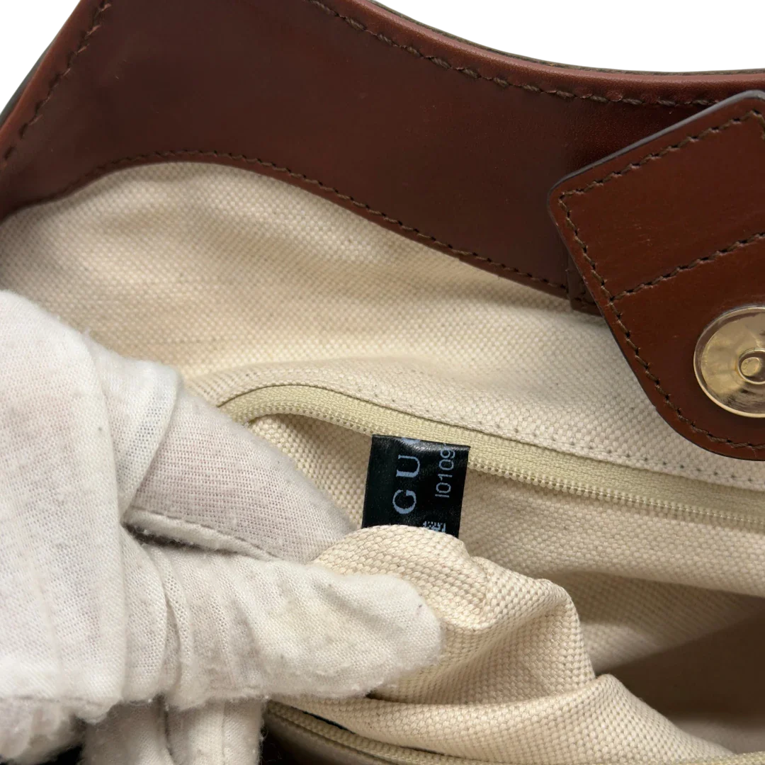 https://cdn.shopify.com/s/files/1/0564/9376/8855/files/GucciShopperSukeymonogrambeige7641.webp?v=1779408182