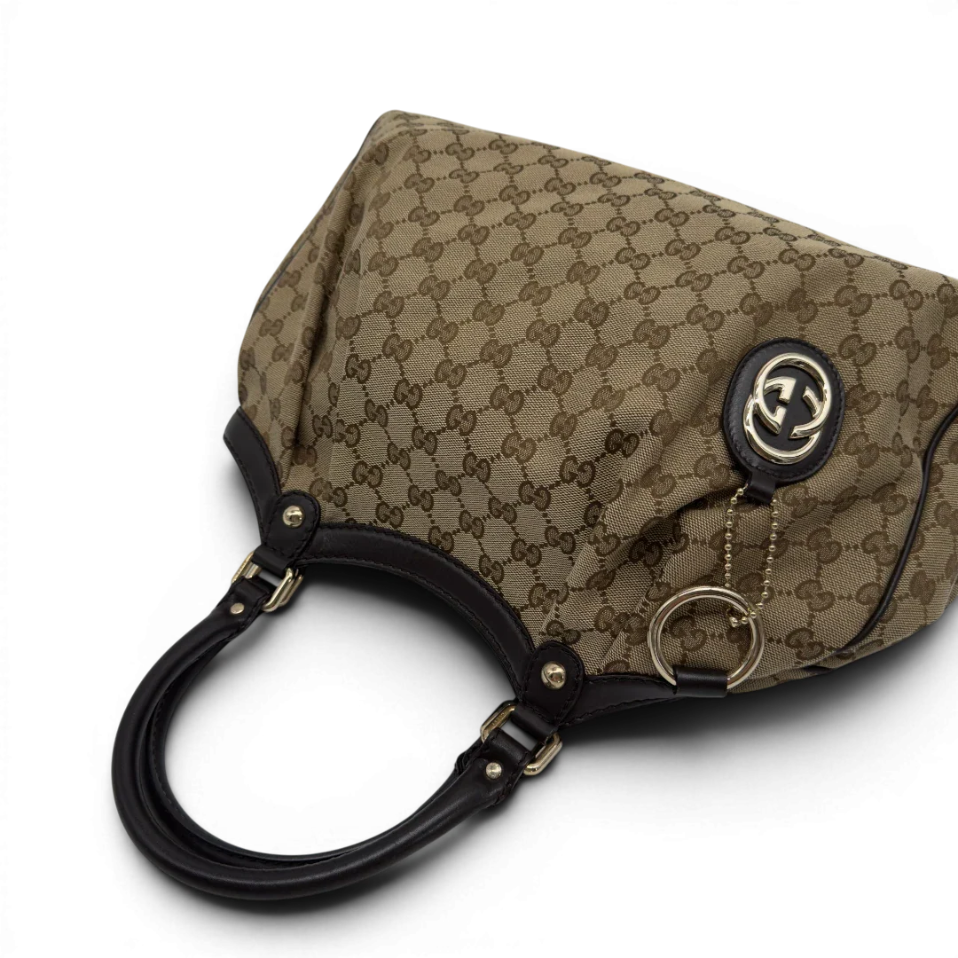 https://cdn.shopify.com/s/files/1/0564/9376/8855/files/GucciShopperSukeymonogrambeige7654.webp?v=1779408085