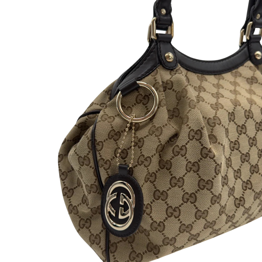 https://cdn.shopify.com/s/files/1/0564/9376/8855/files/GucciShopperSukeymonogrambeige7655.webp?v=1779408085