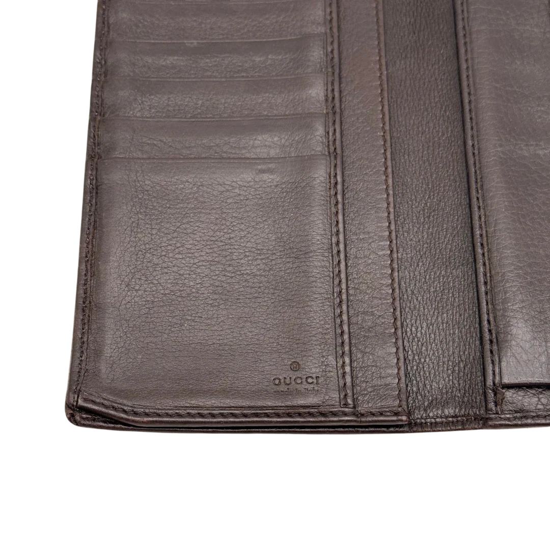 https://cdn.shopify.com/s/files/1/0564/9376/8855/files/Gucci_Geldbeutel_Bifold_langlich_aus_Leder_monogram_dunkelbraun_15.webp?v=1784242159