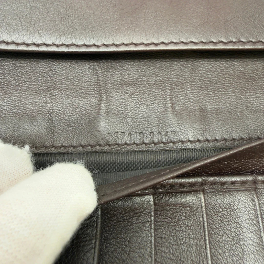 https://cdn.shopify.com/s/files/1/0564/9376/8855/files/Gucci_Geldbeutel_Bifold_monogram_beige_15.webp?v=1783512890