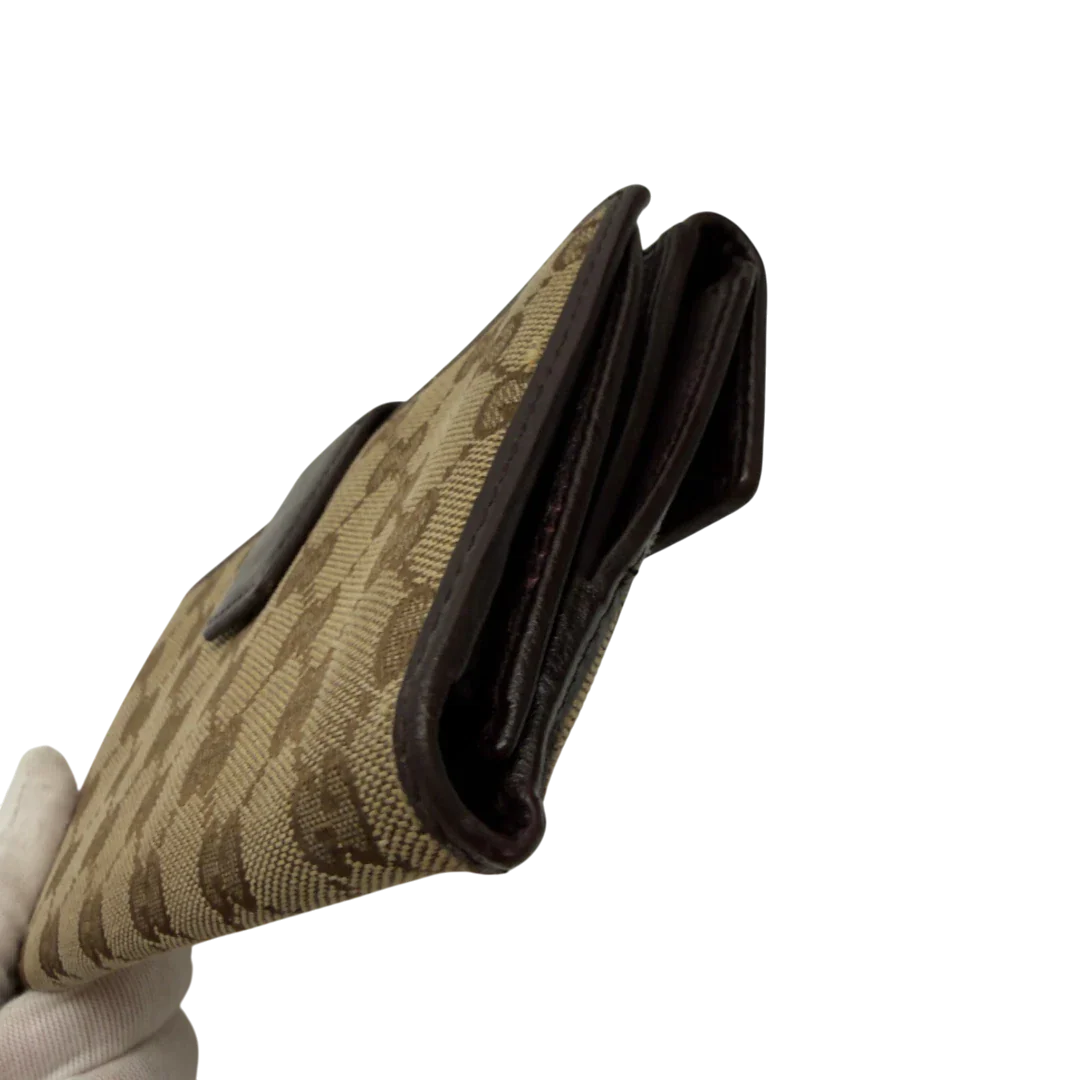 https://cdn.shopify.com/s/files/1/0564/9376/8855/files/Gucci_Geldbeutel_Bifold_monogram_beige_3.webp?v=1783512889
