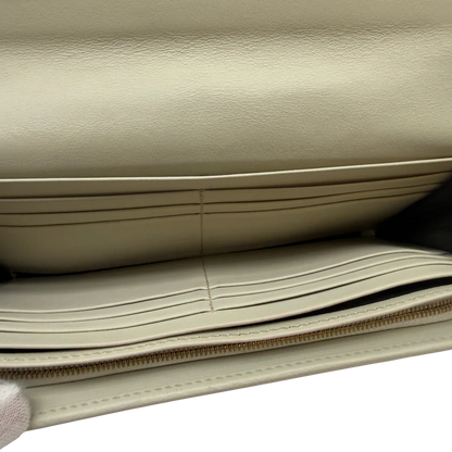 https://cdn.shopify.com/s/files/1/0564/9376/8855/files/Gucci_Geldbeutel_GG_langlich_monogram_beige_10.webp?v=1783513044