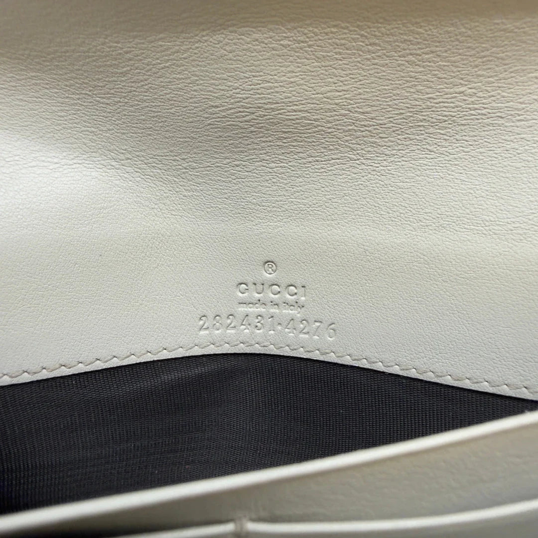 https://cdn.shopify.com/s/files/1/0564/9376/8855/files/Gucci_Geldbeutel_GG_langlich_monogram_beige_12.webp?v=1783513044