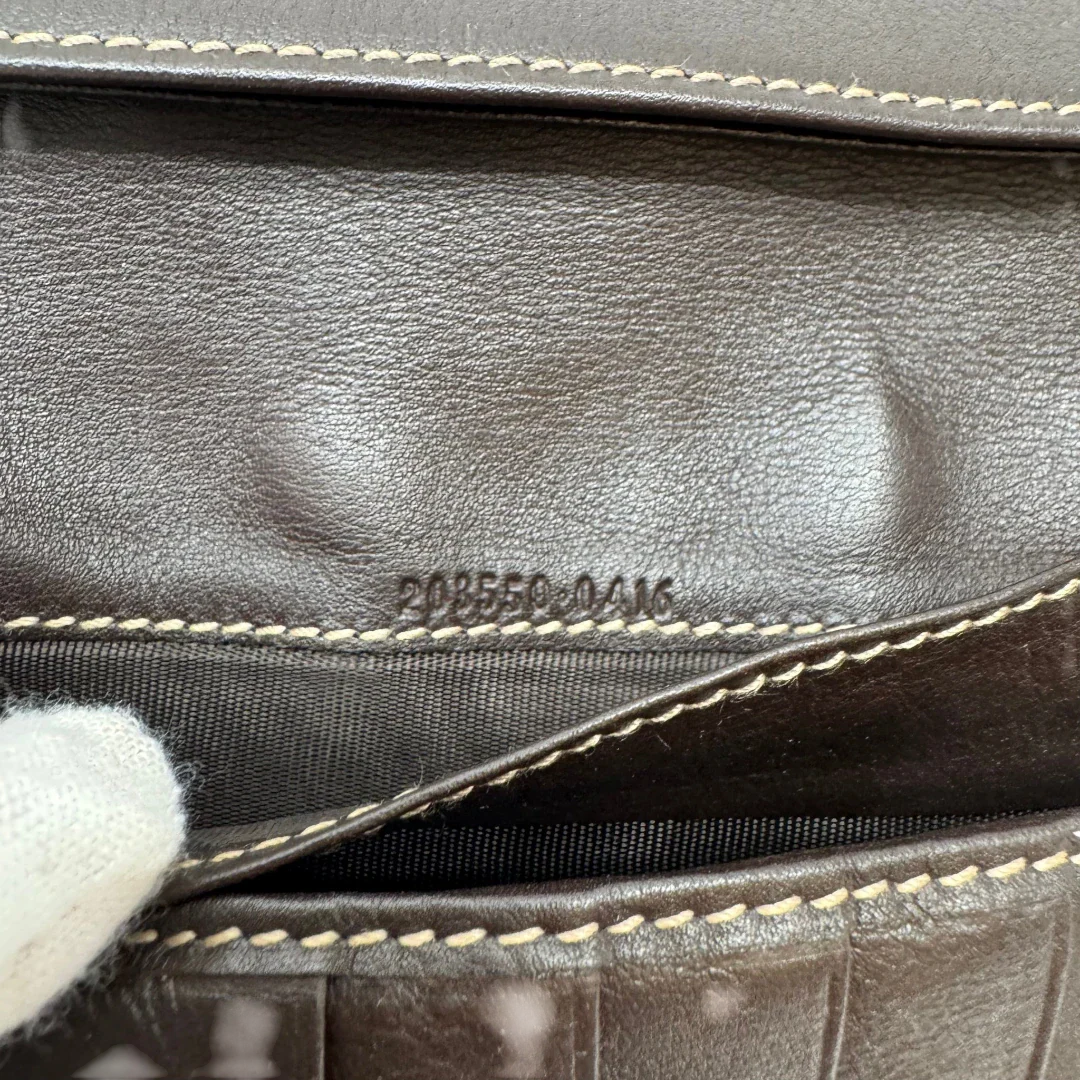 https://cdn.shopify.com/s/files/1/0564/9376/8855/files/Gucci_Geldbeutel_Heart_Continental_langlich_monogram_beige_10.webp?v=1783513751