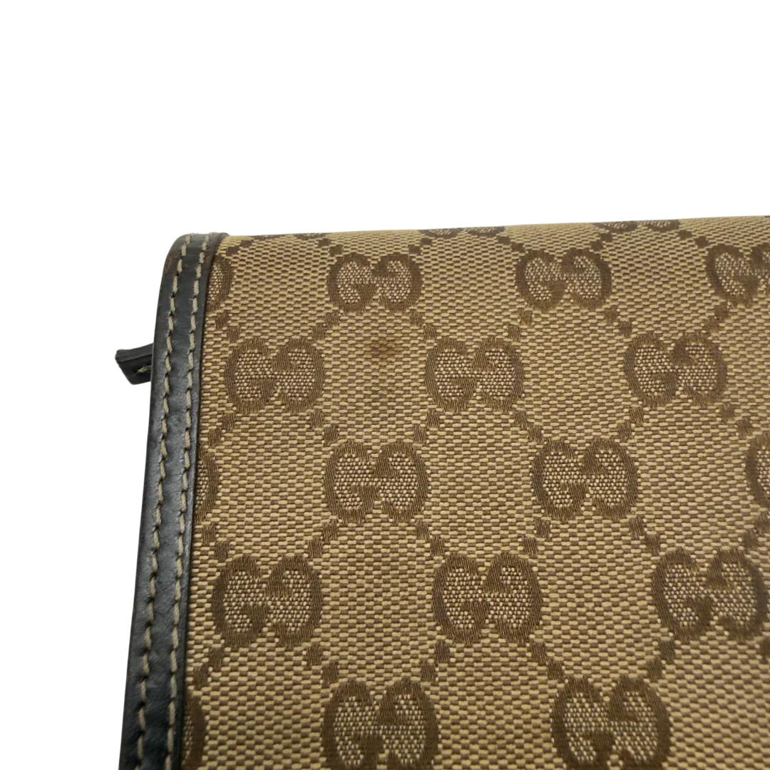 https://cdn.shopify.com/s/files/1/0564/9376/8855/files/Gucci_Geldbeutel_Horsebit_Sherry_Line_monogramm_beige_3.webp?v=1783512807