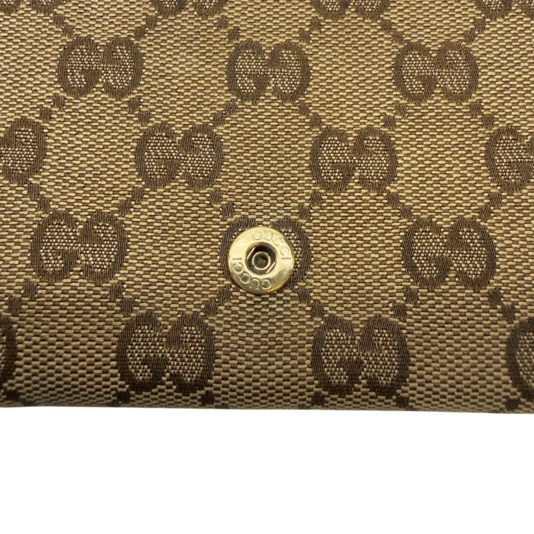 https://cdn.shopify.com/s/files/1/0564/9376/8855/files/Gucci_Geldbeutel_Horsebit_Sherry_Line_monogramm_beige_9.webp?v=1783512807