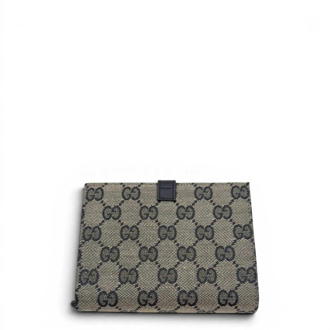 https://cdn.shopify.com/s/files/1/0564/9376/8855/files/Gucci_Geldbeutel_Jackie_monogram_beige_2.webp?v=1782385289