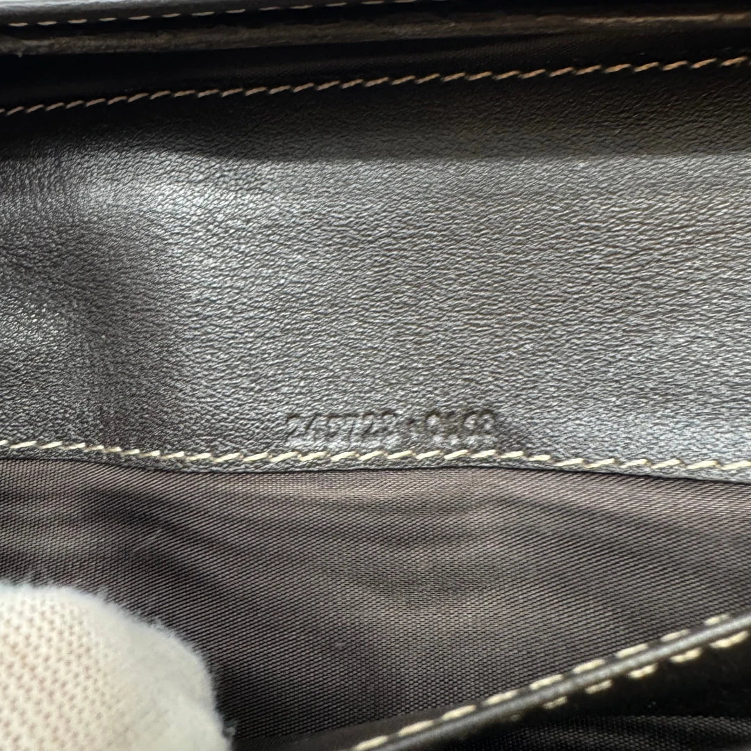https://cdn.shopify.com/s/files/1/0564/9376/8855/files/Gucci_Geldbeutel_Lovely_Heart_langlich_monogram_beige_12.webp?v=1783513516