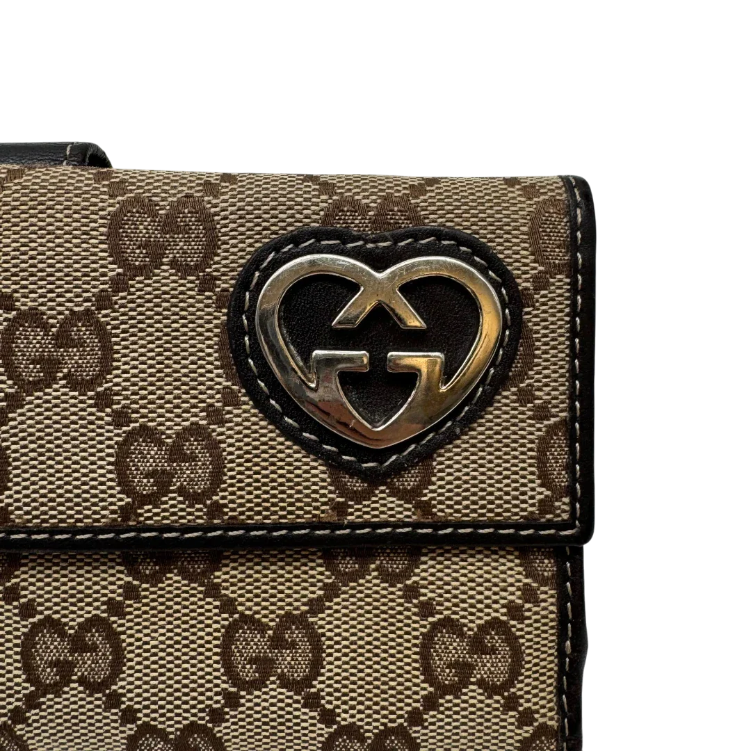 https://cdn.shopify.com/s/files/1/0564/9376/8855/files/Gucci_Geldbeutel_Lovely_Heart_langlich_monogram_beige_6.webp?v=1783513516