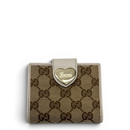 https://cdn.shopify.com/s/files/1/0564/9376/8855/files/Gucci_Geldbeutel_Lovely_Heart_monogram_beige_1.webp?v=1784270174