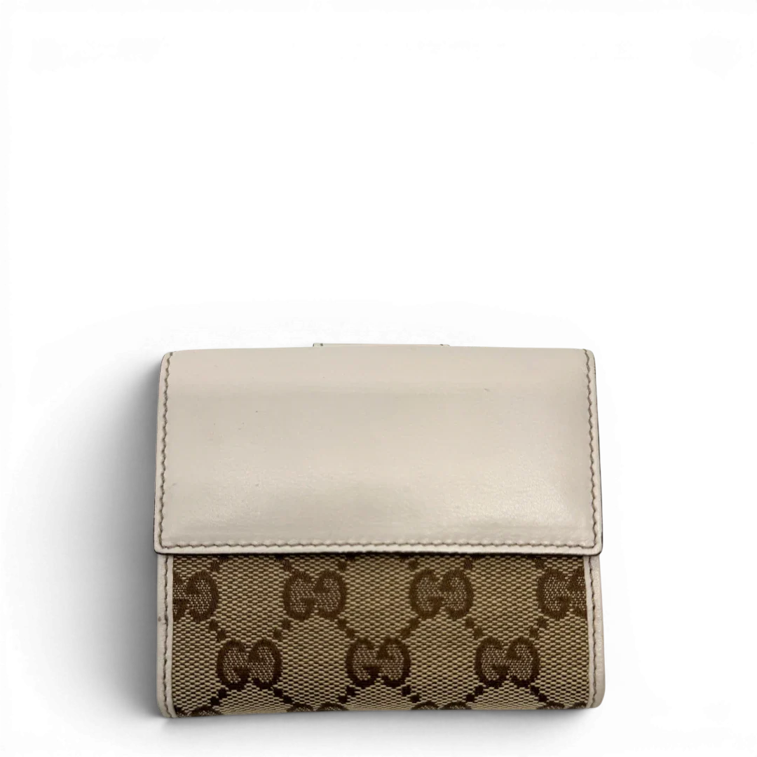 https://cdn.shopify.com/s/files/1/0564/9376/8855/files/Gucci_Geldbeutel_Lovely_Heart_monogram_beige_2.webp?v=1784270174