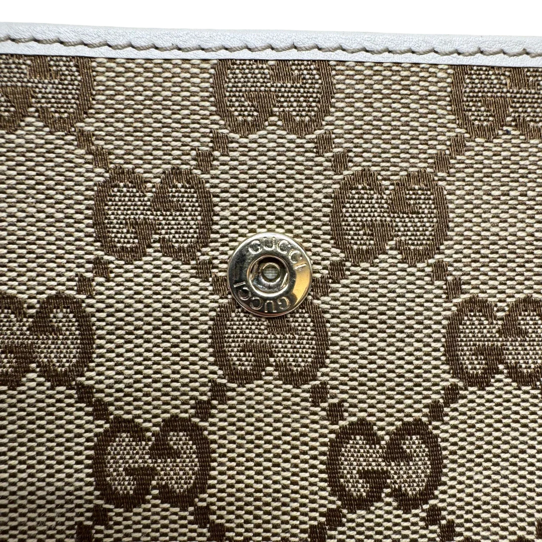 https://cdn.shopify.com/s/files/1/0564/9376/8855/files/Gucci_Geldbeutel_Lovely_Heart_monogram_beige_5.webp?v=1784270175