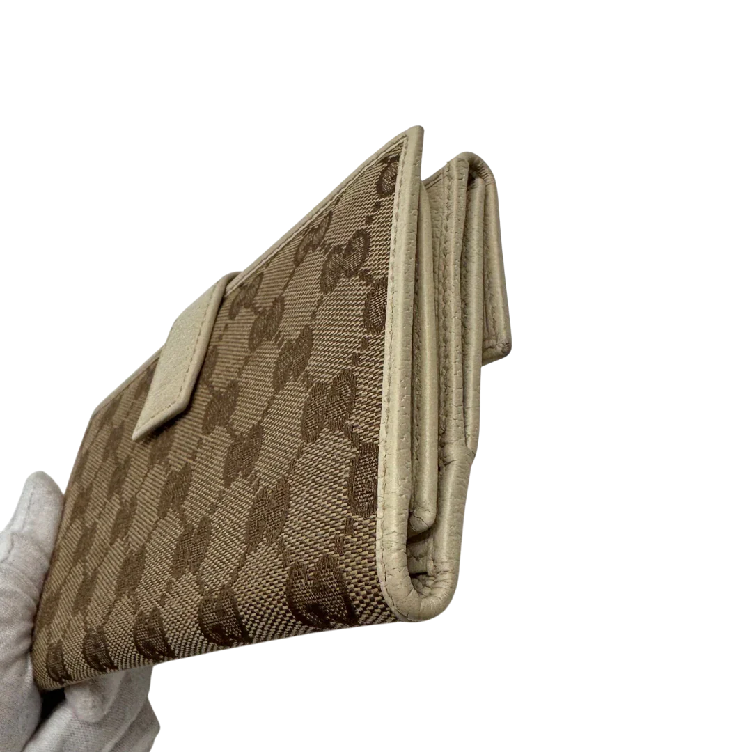 https://cdn.shopify.com/s/files/1/0564/9376/8855/files/Gucci_Geldbeutel_Princy_Continental_monogram_beige_3.webp?v=1783513453