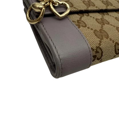 https://cdn.shopify.com/s/files/1/0564/9376/8855/files/Gucci_Geldbeutel_langlich_Trifold_monogram_beige_vintage_GG4063.webp?v=1775733031