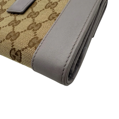 https://cdn.shopify.com/s/files/1/0564/9376/8855/files/Gucci_Geldbeutel_langlich_Trifold_monogram_beige_vintage_GG4064.webp?v=1775733031