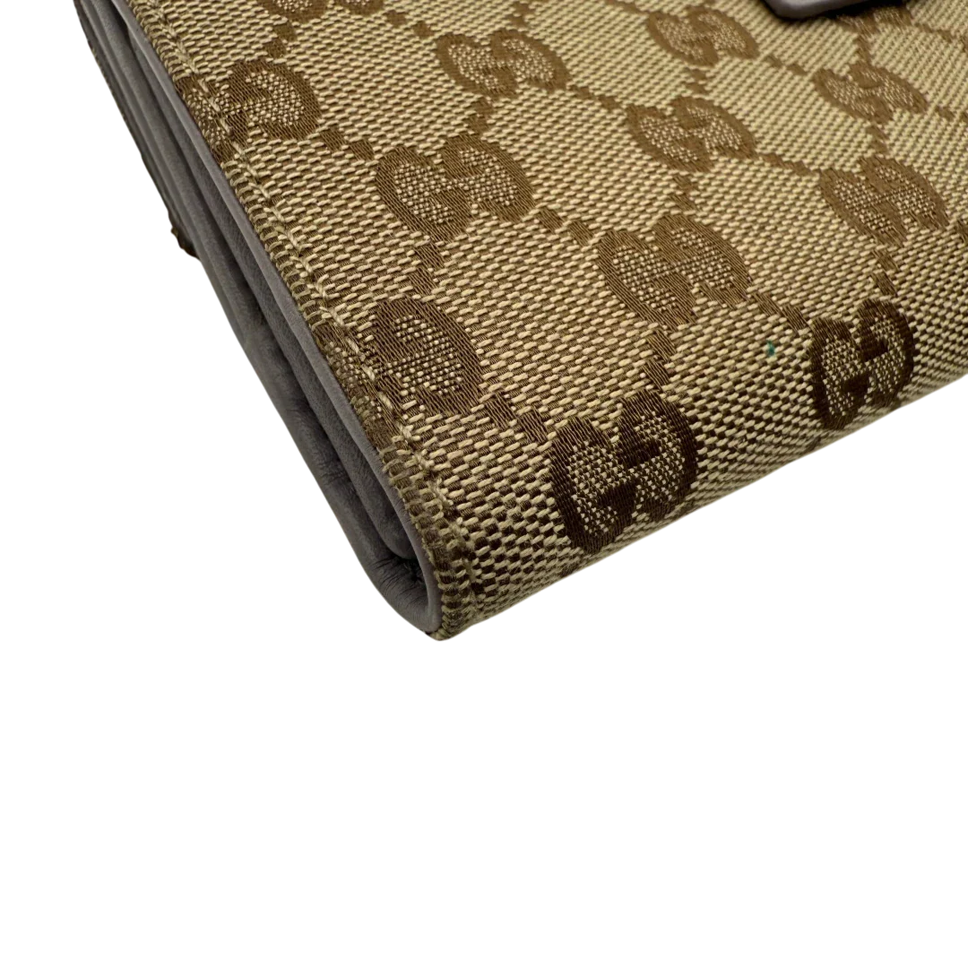 https://cdn.shopify.com/s/files/1/0564/9376/8855/files/Gucci_Geldbeutel_langlich_Trifold_monogram_beige_vintage_GG4065.webp?v=1775733032
