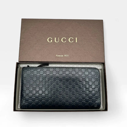 https://cdn.shopify.com/s/files/1/0564/9376/8855/files/Gucci_Geldbeutel_langlich_aus_Leder_monogram_dunkelblau_vintage_GG_wallet7974.webp?v=1758633155