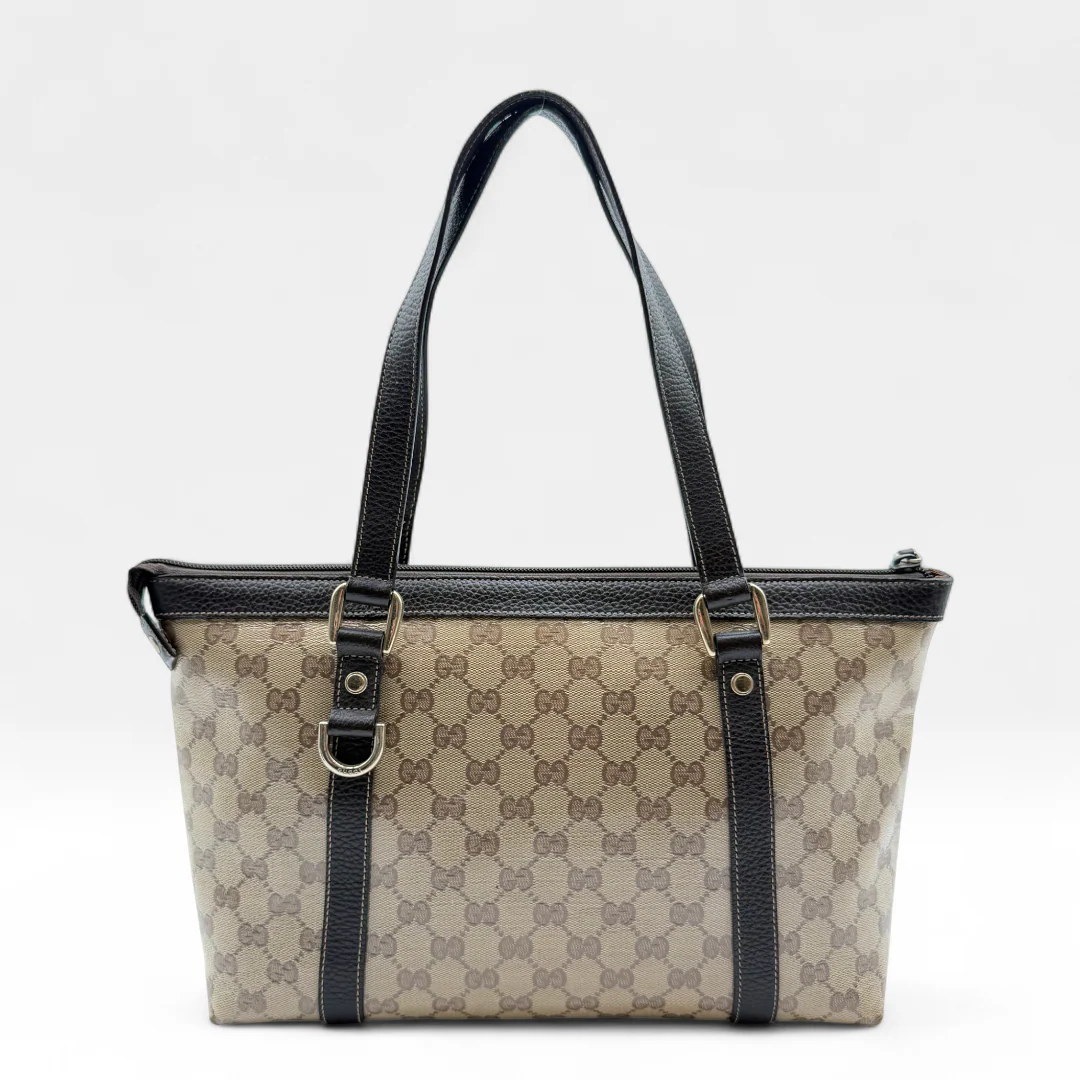 https://cdn.shopify.com/s/files/1/0564/9376/8855/files/Gucci_Handtasche_Abbey_PVC_monogram_beige_vintage_gg_handbag7979.webp?v=1759394852