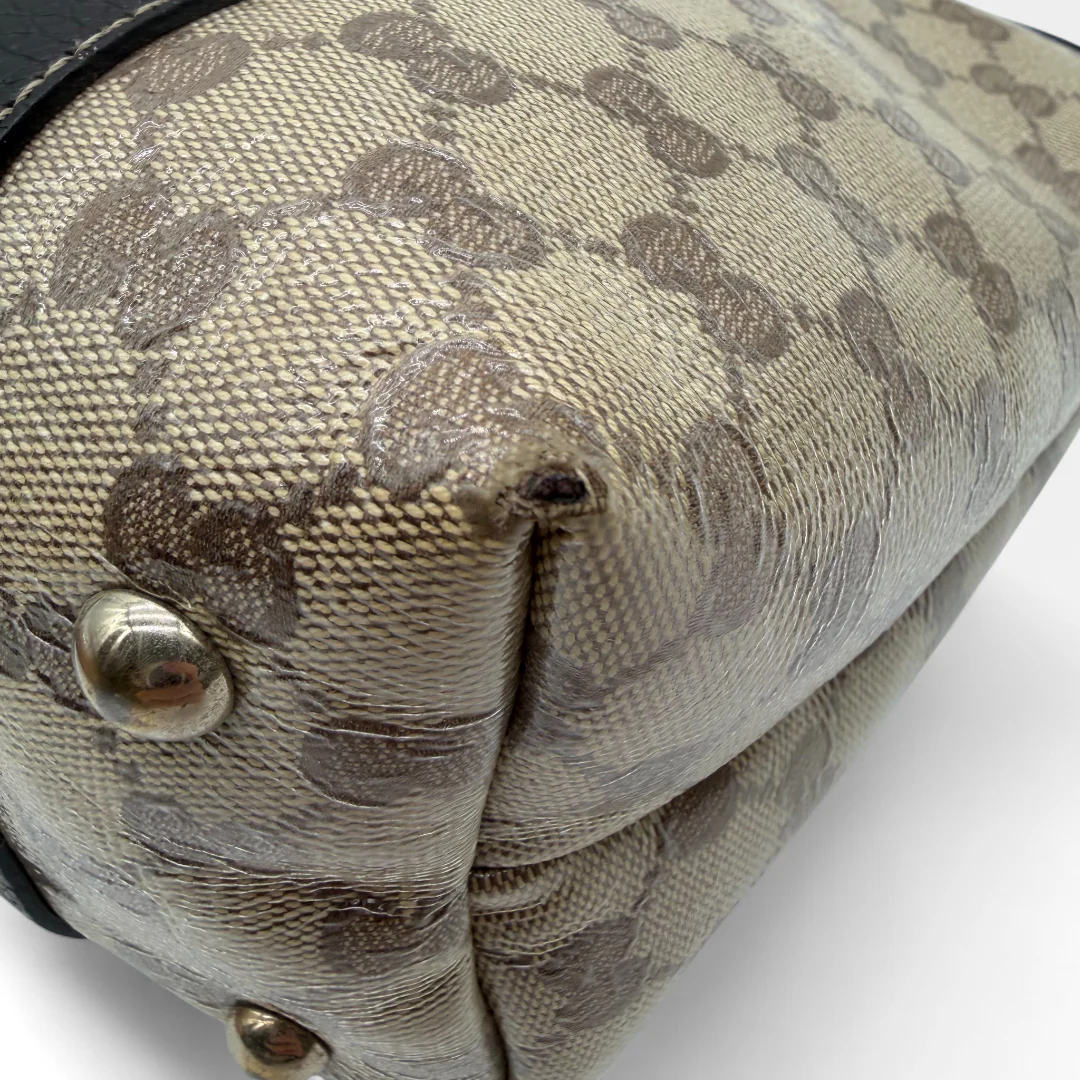 https://cdn.shopify.com/s/files/1/0564/9376/8855/files/Gucci_Handtasche_Abbey_PVC_monogram_beige_vintage_gg_handbag7983.webp?v=1759394852