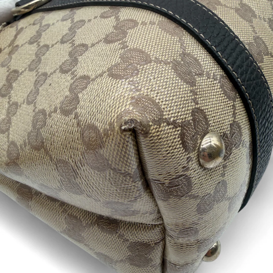 https://cdn.shopify.com/s/files/1/0564/9376/8855/files/Gucci_Handtasche_Abbey_PVC_monogram_beige_vintage_gg_handbag7984.webp?v=1759394852