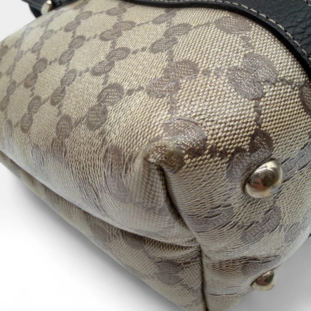 https://cdn.shopify.com/s/files/1/0564/9376/8855/files/Gucci_Handtasche_Abbey_PVC_monogram_beige_vintage_gg_handbag7986.webp?v=1759394852