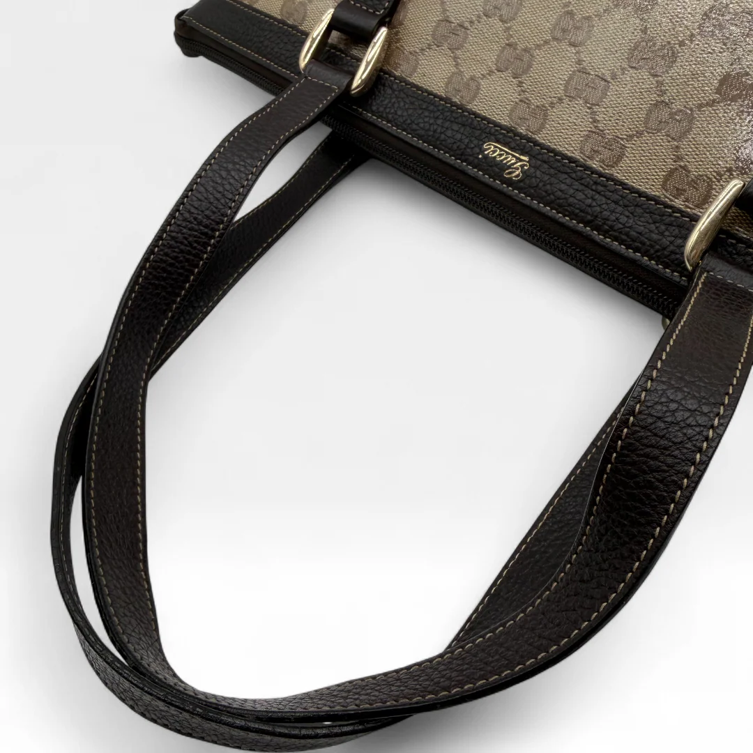 https://cdn.shopify.com/s/files/1/0564/9376/8855/files/Gucci_Handtasche_Abbey_PVC_monogram_beige_vintage_gg_handbag7987.webp?v=1759394852