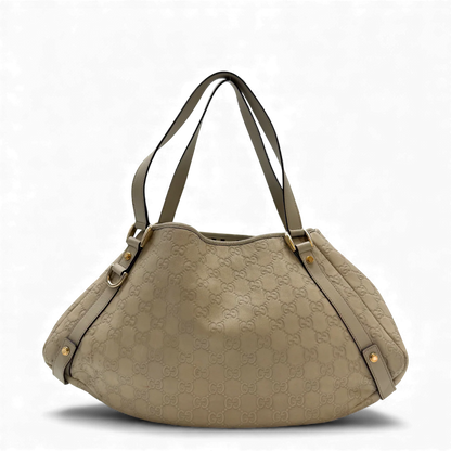 https://cdn.shopify.com/s/files/1/0564/9376/8855/files/Gucci_Handtasche_Abbey_Shopper_aus_Leder_monogram_beige_vintage_GG3573.webp?v=1764858736
