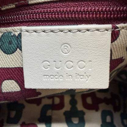 https://cdn.shopify.com/s/files/1/0564/9376/8855/files/Gucci_Handtasche_Abbey_Shopper_aus_Leder_monogram_beige_vintage_GG3588.webp?v=1764858737
