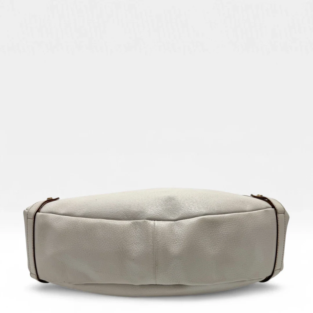 https://cdn.shopify.com/s/files/1/0564/9376/8855/files/Gucci_Handtasche_Abbey_Shopper_aus_Leder_weiss_vintage_designer_GG_handbag3593.webp?v=1757506845