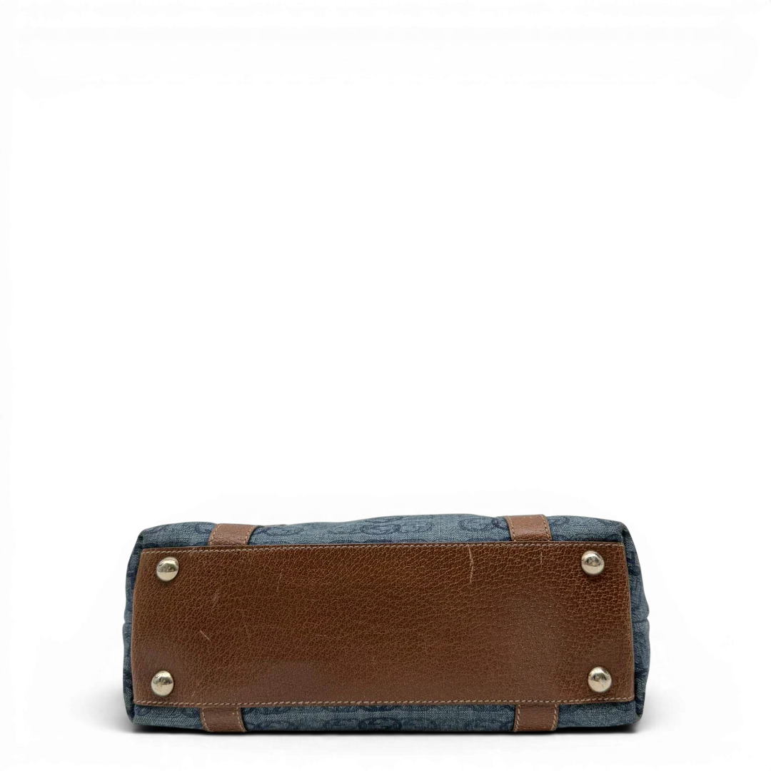 https://cdn.shopify.com/s/files/1/0564/9376/8855/files/Gucci_Handtasche_Abbey_klein_Denim_monogram_blau_vintage_GG7870.webp?v=1780489845