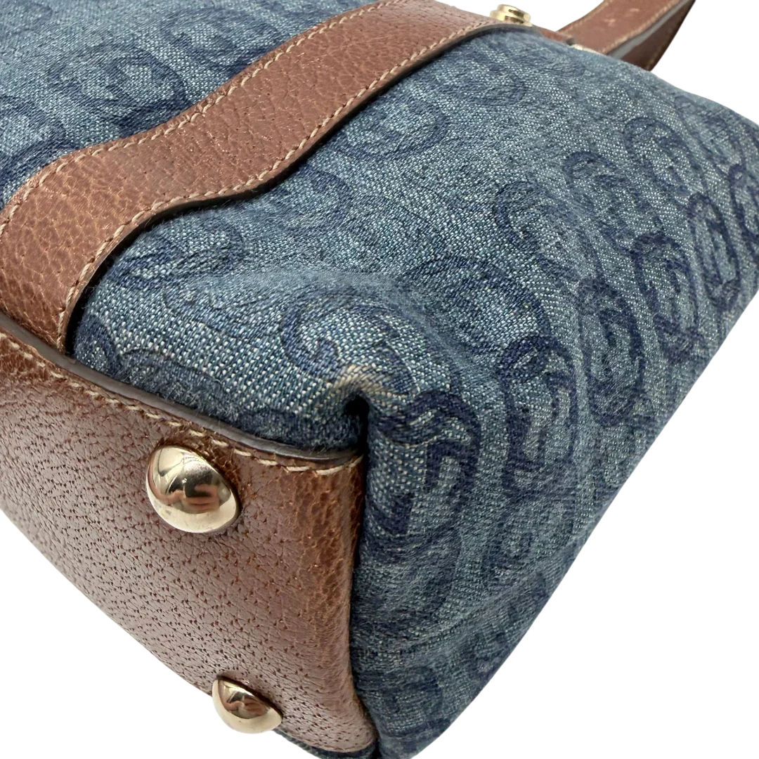 https://cdn.shopify.com/s/files/1/0564/9376/8855/files/Gucci_Handtasche_Abbey_klein_Denim_monogram_blau_vintage_GG7873.webp?v=1780489846